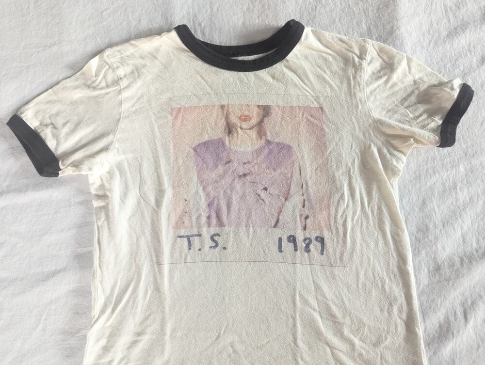 Taylor Swift Size XS 1989 Tour Polaroid Album CD Cover T-Shirt Eras Tour Swiftie